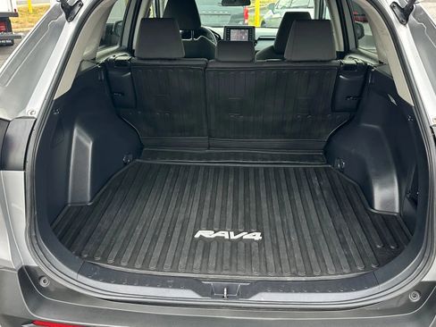 Used 2021 Toyota RAV4 XLE image 21