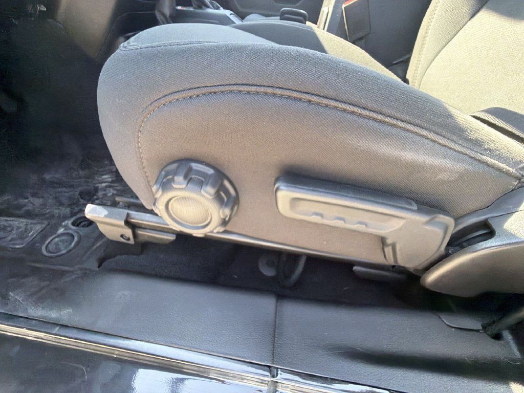 Used 2022 Jeep Wrangler Sport AWD/4WD image 9