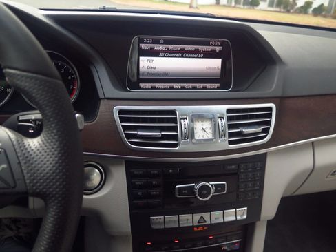 Used 2014 Mercedes-Benz E 350 4MATIC Sedan image 13