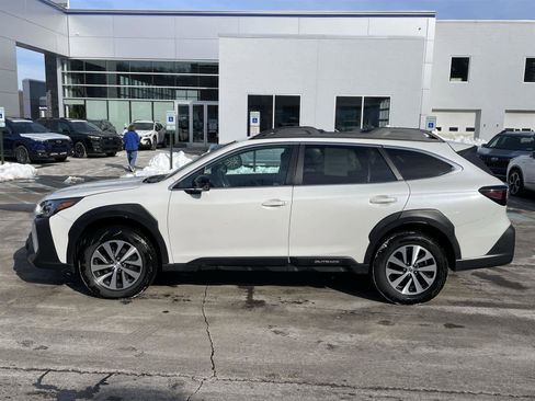 Used 2023 Subaru Outback Premium image 2