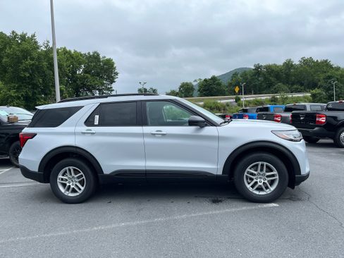 New 2026 Ford Explorer Active AWD/4WD image 5