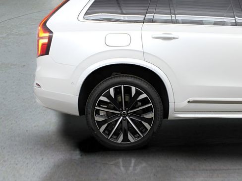 New 2026 Volvo XC90 B6 Ultra w/ Protection Package AWD/4WD image 14