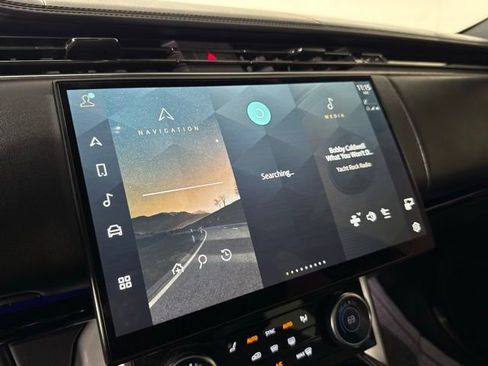 Used 2023 Land Rover Range Rover SE image 19