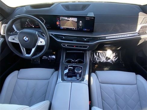 Certified 2025 BMW X7 xDrive40i w/ Premium Package image 17