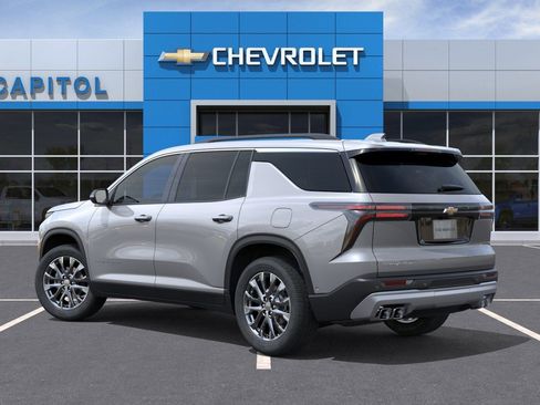 New 2026 Chevrolet Traverse LT w/ Sun and Wheel Package FWD image 2
