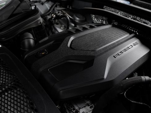 Certified 2026 Porsche Macan AWD/4WD image 40