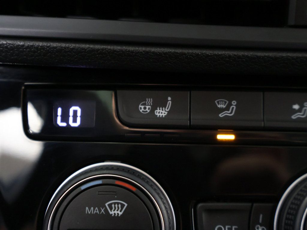 Used 2020 Volkswagen Jetta SE w/ SE Cold Weather Package FWD image 49