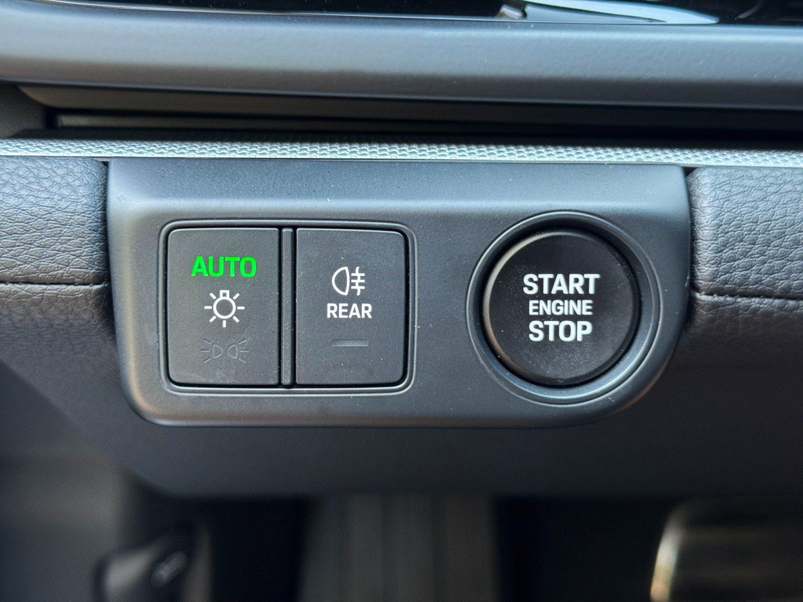 Used 2025 Porsche Panamera image 19