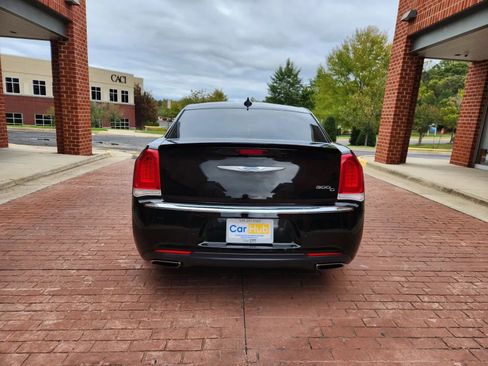 Used 2017 Chrysler 300 C w/ Safetytec Plus Group image 5