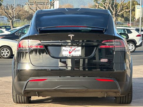 Used 2022 Tesla Model X Plaid image 5