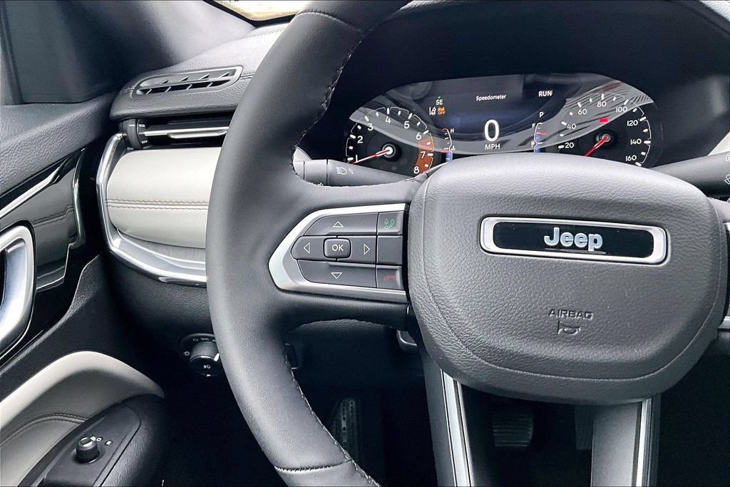 Used 2023 Jeep Compass Limited AWD/4WD image 12