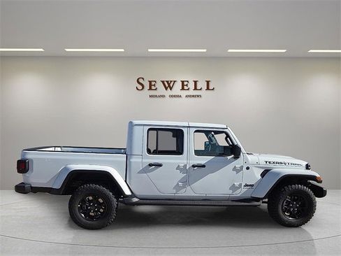 New 2026 Jeep Gladiator Sport image 5