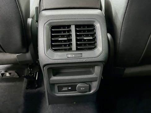 Used 2020 Volkswagen Tiguan SE image 25