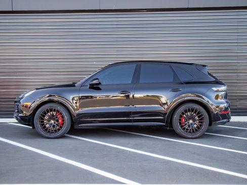 Certified 2023 Porsche Cayenne GTS AWD/4WD image 2