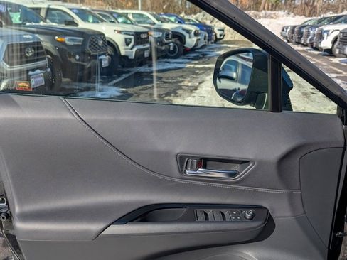 Certified 2021 Toyota Venza LE image 13