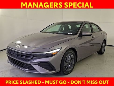 Certified 2024 Hyundai Elantra SEL image 4