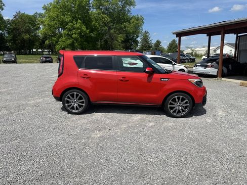 Used 2018 Kia Soul ! image 4