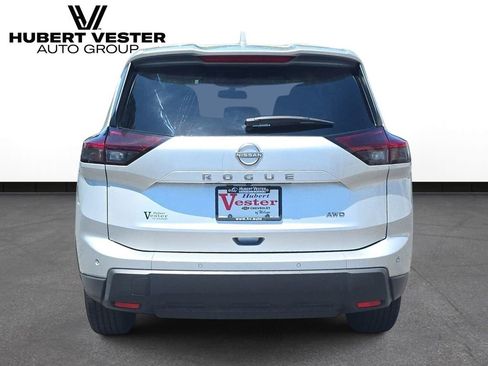 Used 2025 Nissan Rogue SV AWD/4WD image 7