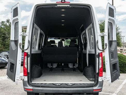 Used 2023 Mercedes-Benz Sprinter 2500 image 41