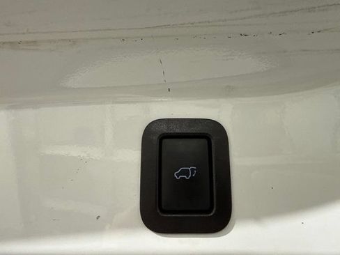 Used 2019 Toyota Highlander XLE FWD image 10