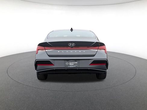 Used 2025 Hyundai Elantra SEL image 6