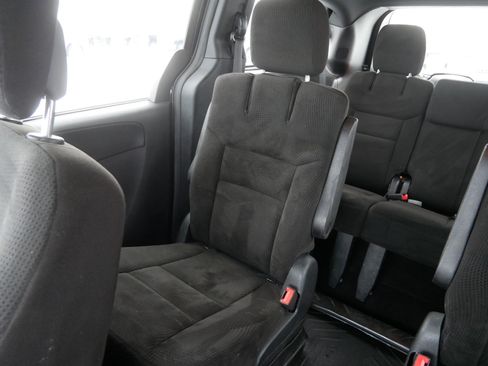 Certified 2016 Dodge Grand Caravan SE image 12