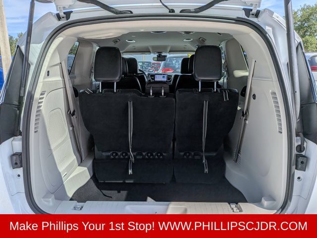 Certified 2022 Chrysler Pacifica Touring-L w/ Uconnect Theater Family Group FWD image 12