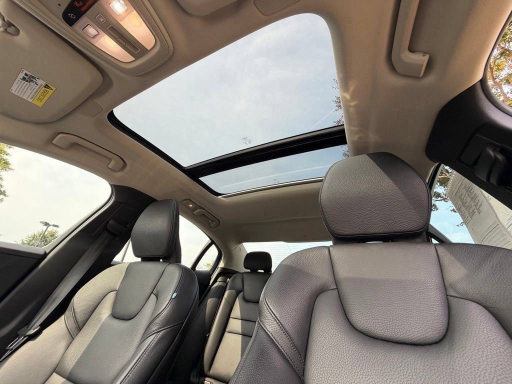 Used 2025 Volvo S60 B5 Plus FWD image 31