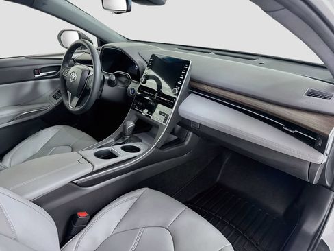 Used 2022 Toyota Avalon XLE w/ Moonroof Package FWD image 30