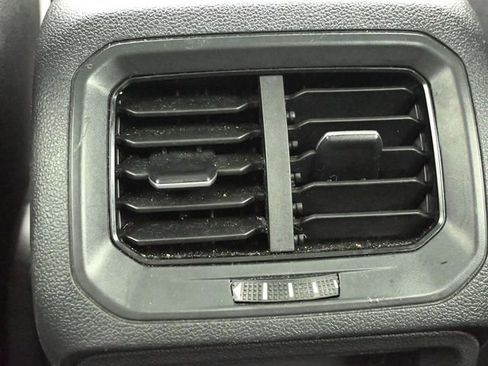 Used 2024 Volkswagen Tiguan SE FWD image 17