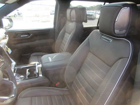 New 2026 GMC Yukon XL Denali Ultimate AWD/4WD image 11