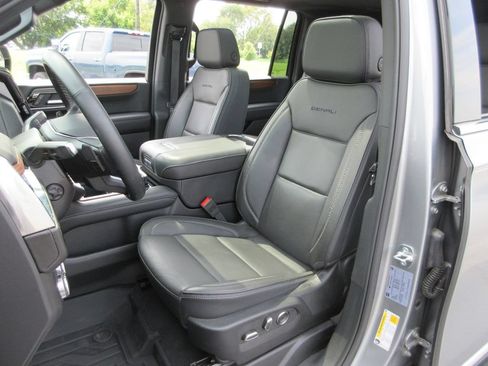 Certified 2025 GMC Yukon XL Denali w/ Sun & Power Step Package AWD/4WD image 23