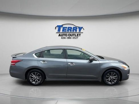 Used 2015 Nissan Altima 2.5 S w/ Sport Value Package FWD image 6