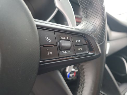 Used 2022 Alfa Romeo Giulia Veloce image 23