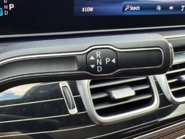 Used 2025 Mercedes-Benz GLS 450 4MATIC image 20