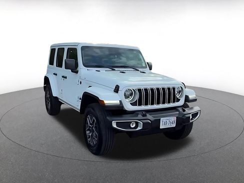 Used 2025 Jeep Wrangler Unlimited Sahara AWD/4WD image 3