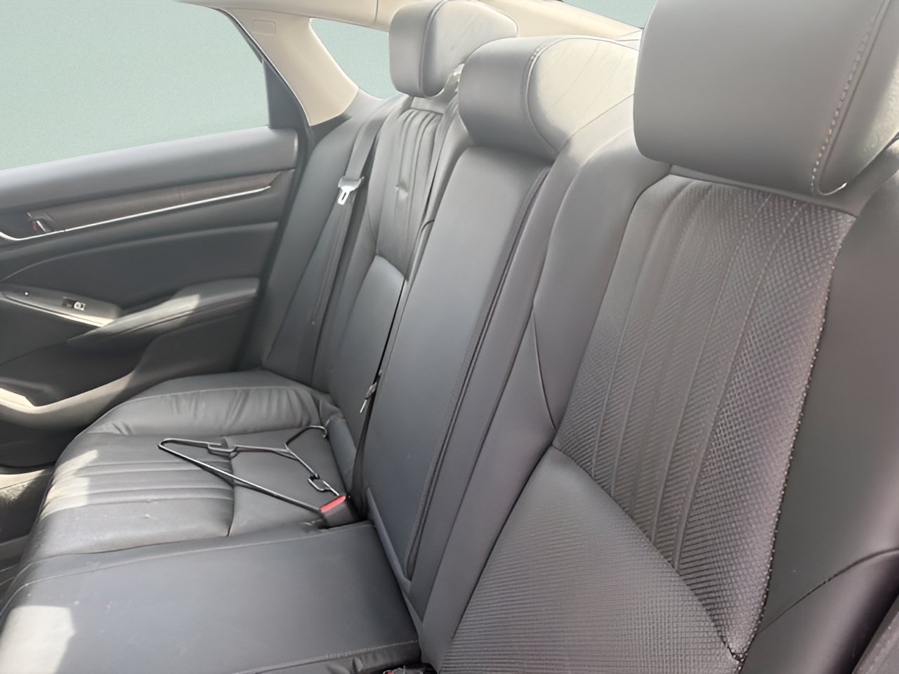 Used 2018 Honda Accord Touring image 16