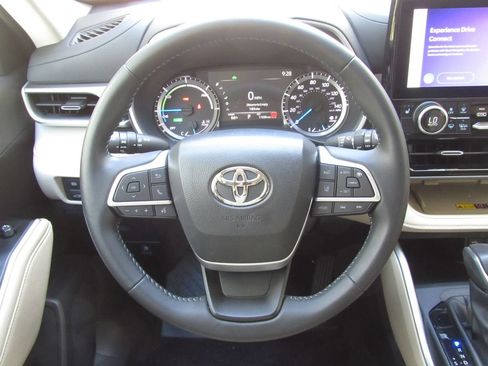 Certified 2025 Toyota Highlander XLE AWD/4WD image 26