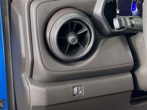 Used 2023 Chevrolet Colorado Trail Boss image 13