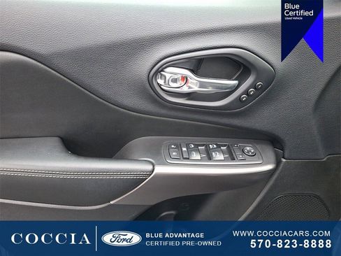 Used 2019 Jeep Cherokee Limited image 12