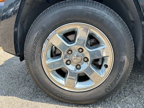 Used 2006 Jeep Commander Limited image 15