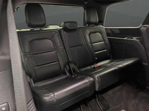 Used 2024 Lincoln Navigator Premiere AWD/4WD image 34