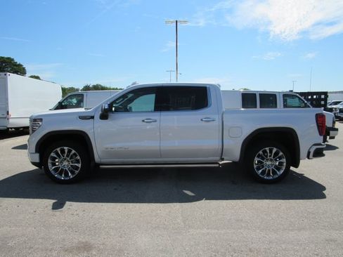 Used 2023 GMC Sierra 1500 Denali w/ Denali Reserve Package AWD/4WD image 3