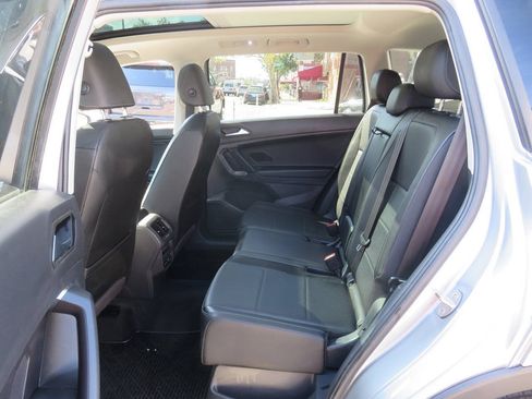 Used 2019 Volkswagen Tiguan SE w/ Panoramic Sunroof Package AWD/4WD image 21