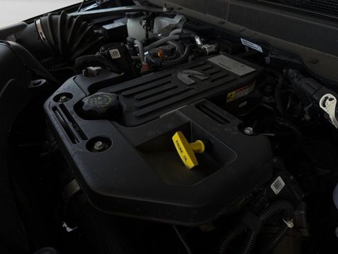 Used 2025 RAM 2500 Laramie AWD/4WD image 13