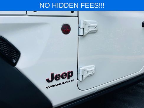 Used 2024 Jeep Wrangler Unlimited Rubicon AWD/4WD image 5