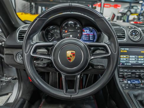Used 2016 Porsche Boxster Spyder image 13