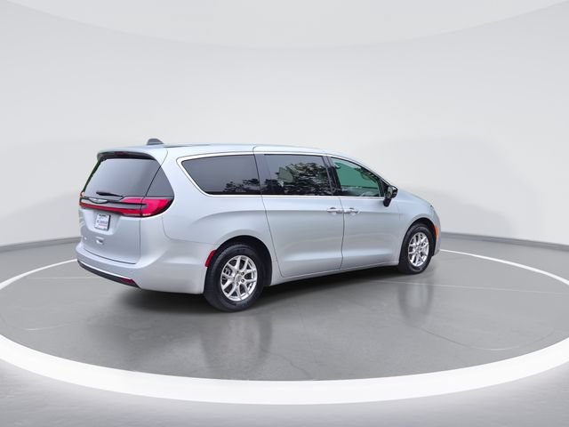 Used 2024 Chrysler Pacifica Touring-L FWD image 8