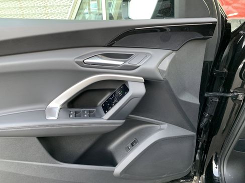 Certified 2025 Audi Q5 Premium w/ Convenience Package image 9