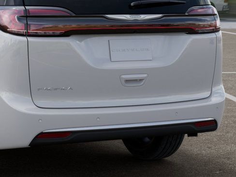 New 2026 Chrysler Pacifica Pinnacle FWD image 13